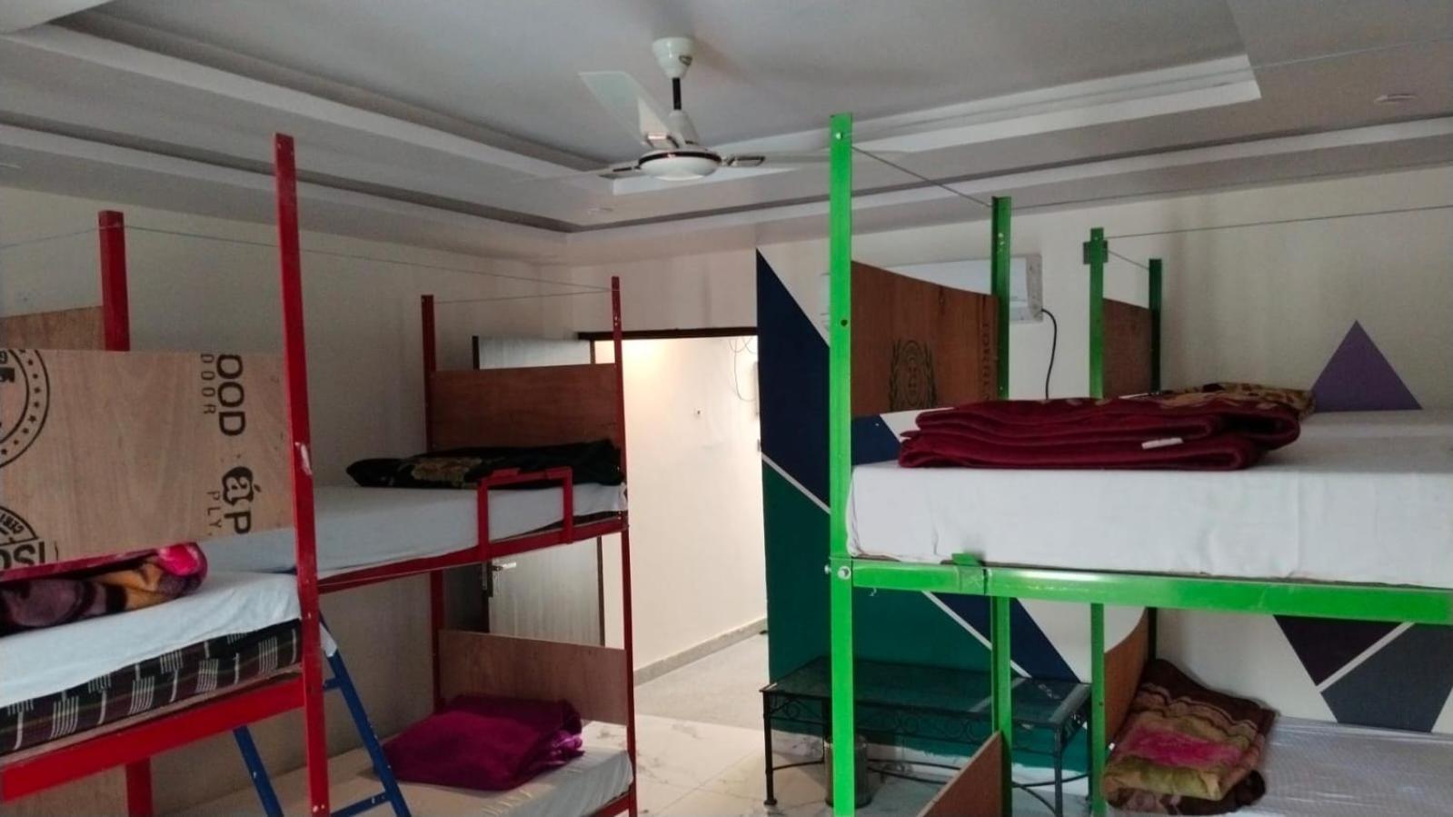 Bonfire Hostels Risikés Kültér fotó